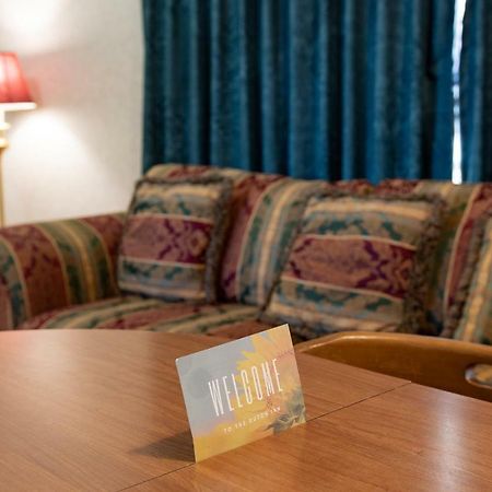 Dutch Inn Cornwall Ngoại thất bức ảnh