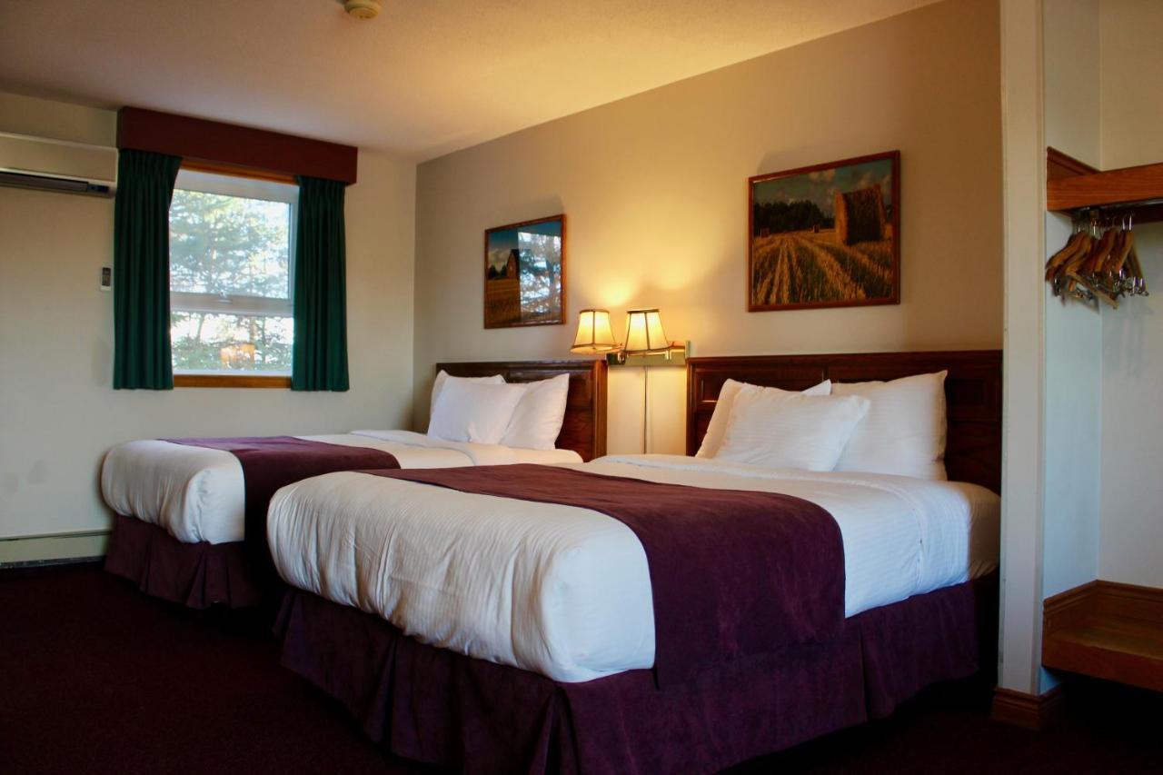 Dutch Inn Cornwall Ngoại thất bức ảnh