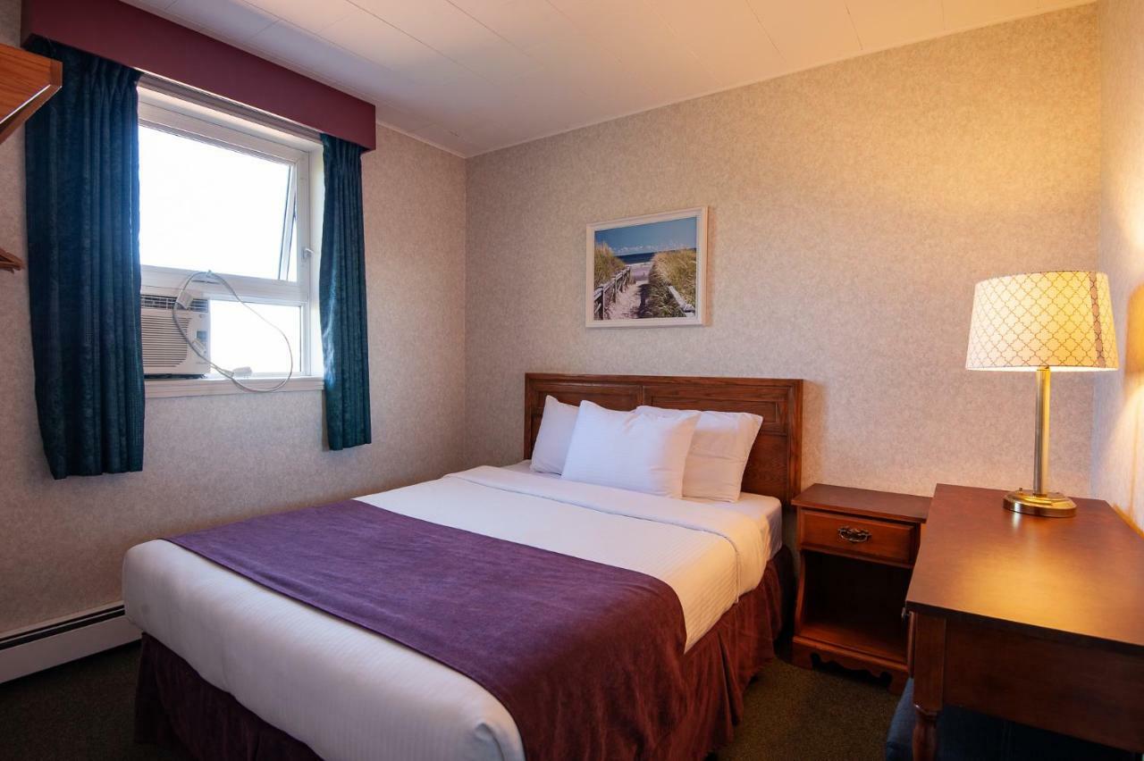 Dutch Inn Cornwall Ngoại thất bức ảnh