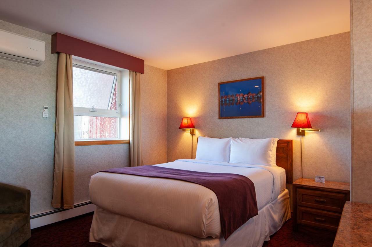 Dutch Inn Cornwall Ngoại thất bức ảnh