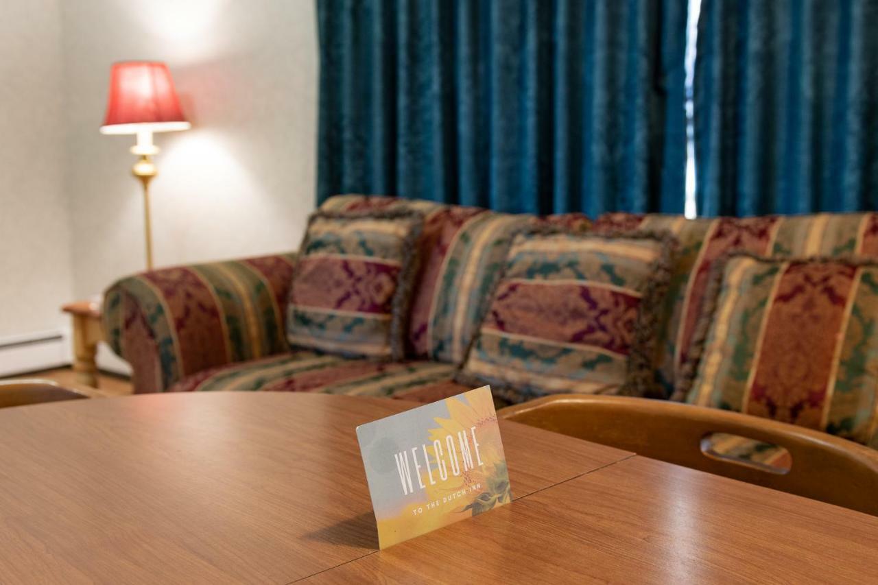 Dutch Inn Cornwall Ngoại thất bức ảnh