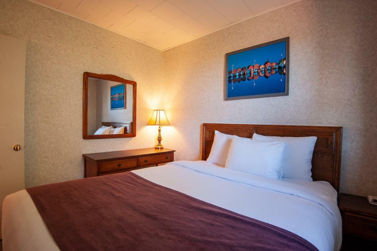 Dutch Inn Cornwall Ngoại thất bức ảnh