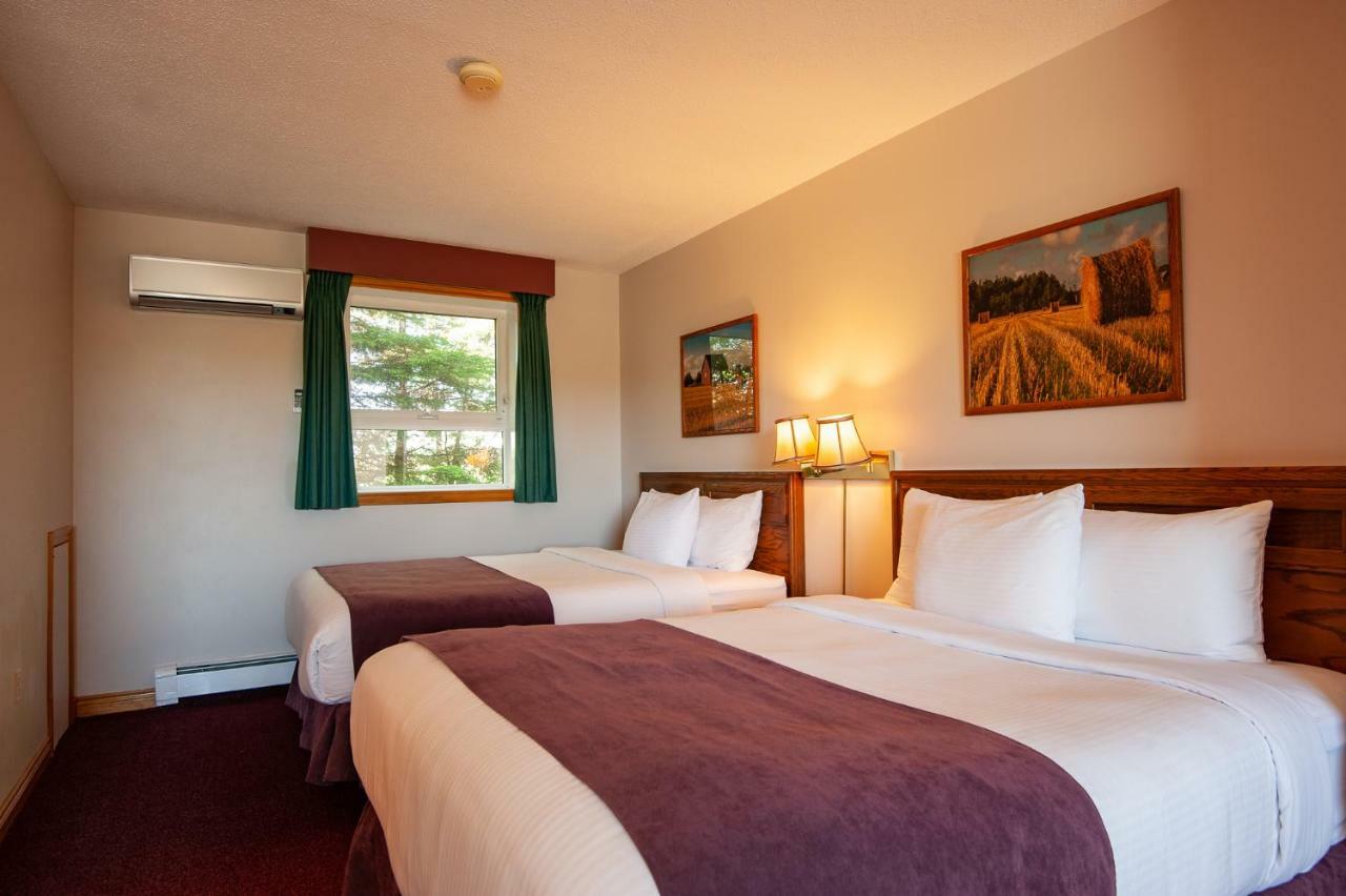 Dutch Inn Cornwall Ngoại thất bức ảnh