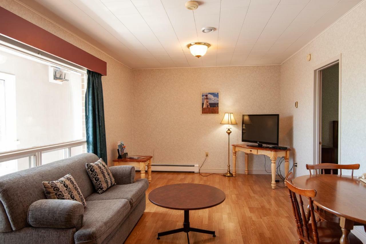 Dutch Inn Cornwall Ngoại thất bức ảnh