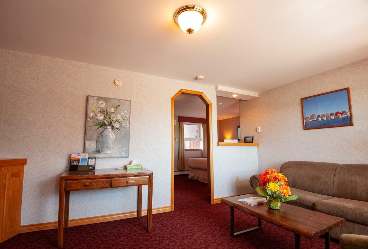 Dutch Inn Cornwall Ngoại thất bức ảnh