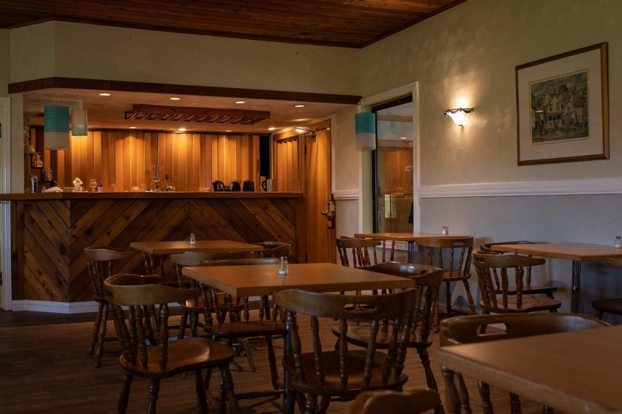 Dutch Inn Cornwall Ngoại thất bức ảnh