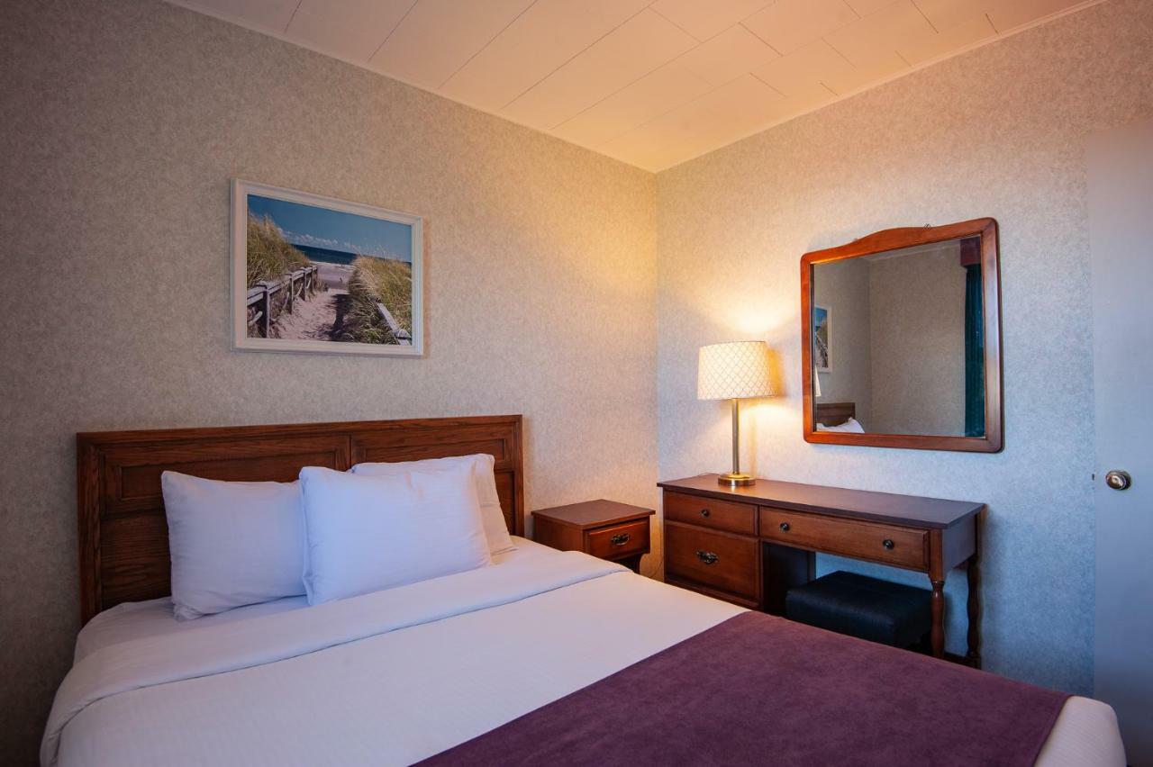Dutch Inn Cornwall Ngoại thất bức ảnh