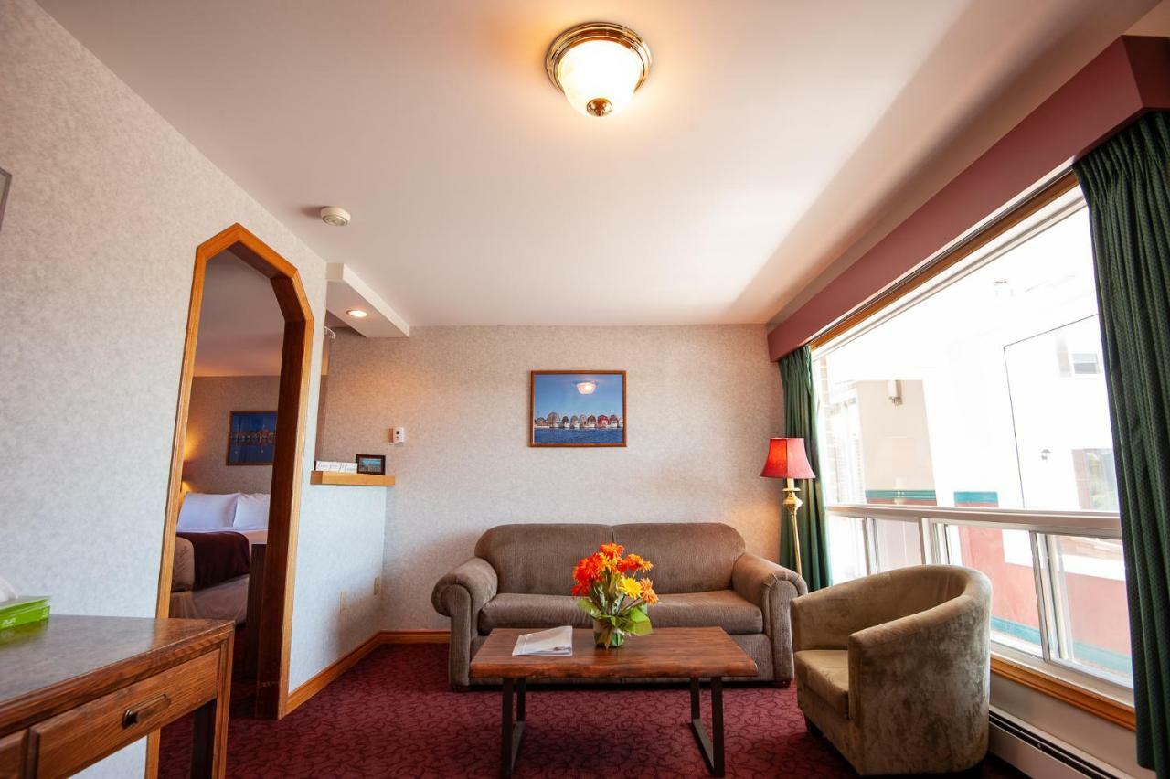 Dutch Inn Cornwall Ngoại thất bức ảnh
