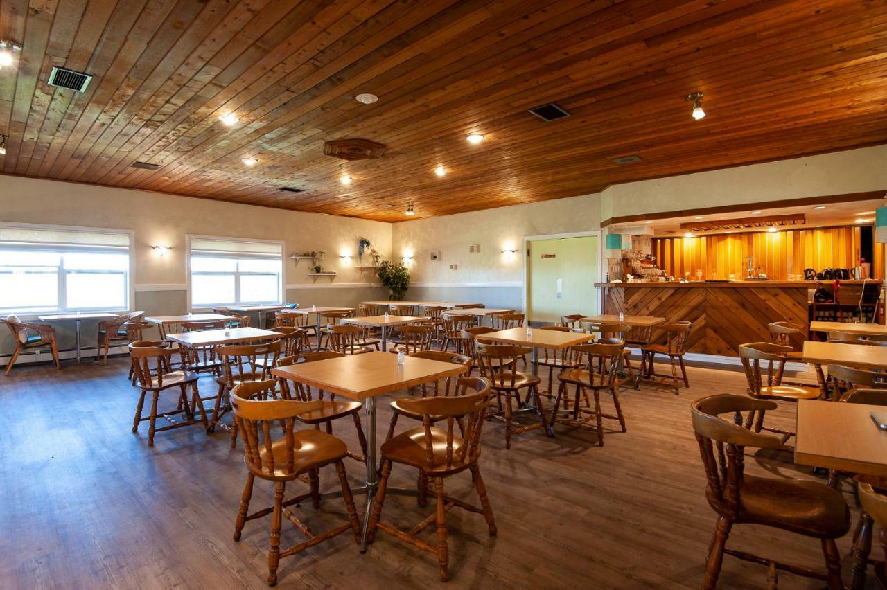 Dutch Inn Cornwall Ngoại thất bức ảnh
