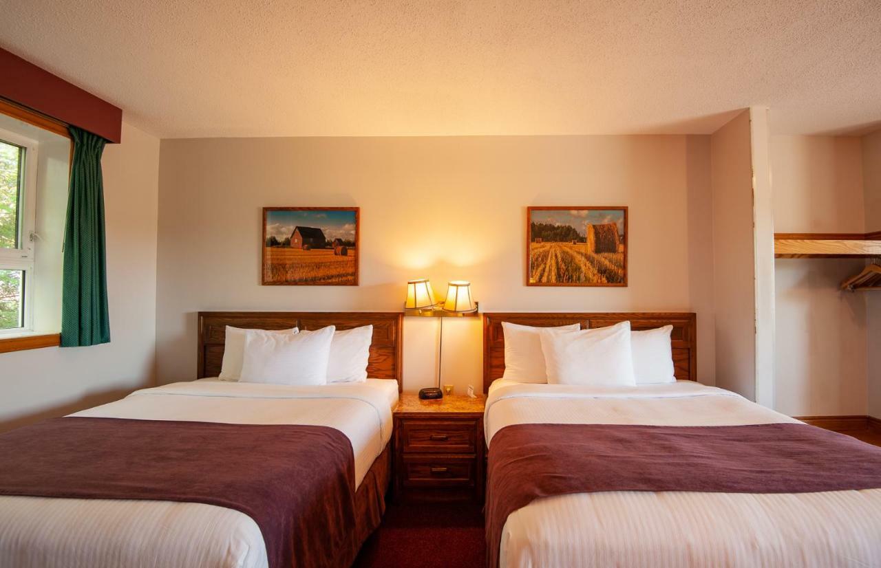 Dutch Inn Cornwall Ngoại thất bức ảnh