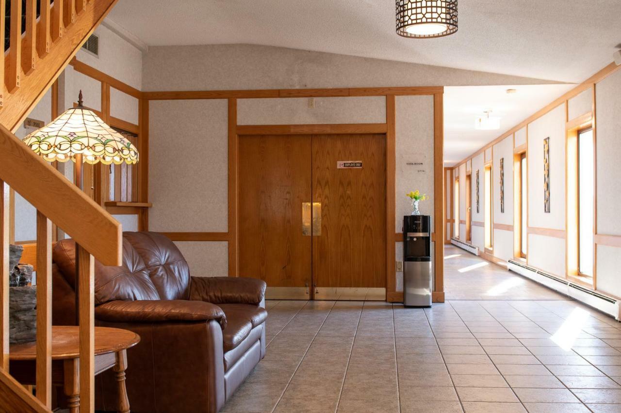 Dutch Inn Cornwall Ngoại thất bức ảnh